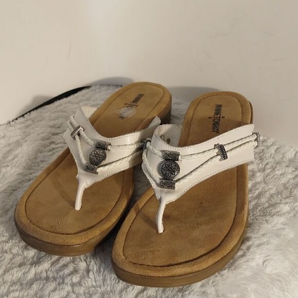 Minnetonka White Leather Thong Sandals - Picture 1 of 7
